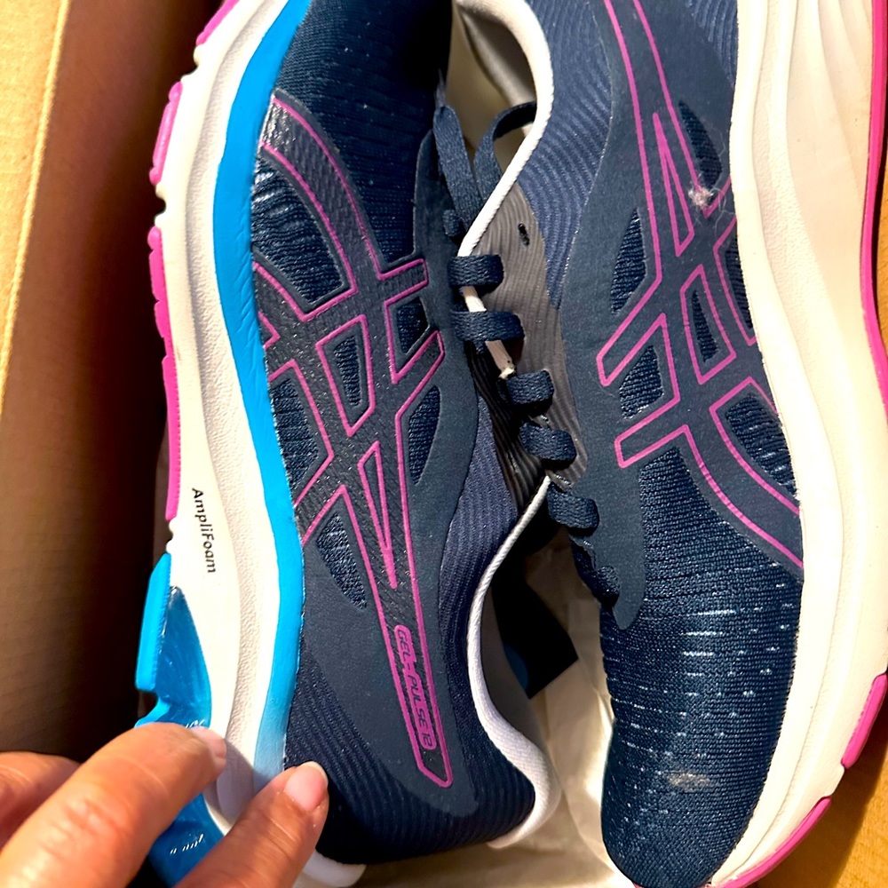 Brand new ASICS great walking shoe or work out shoe. Great price Treat yourself